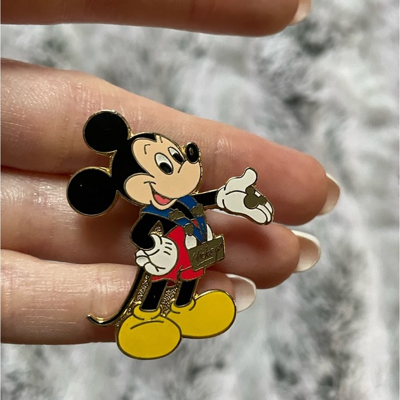 Assorted Pins from Disney World Ariel Thumper Mickey Grumpy Alice - Picture 10 of 12